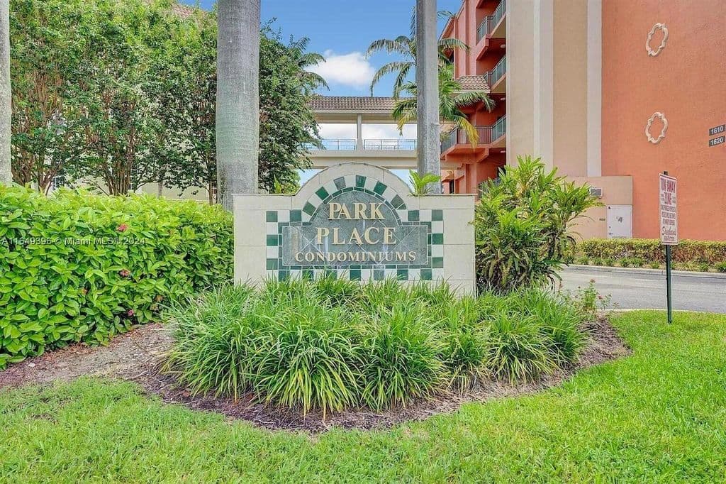 2+1 Condo — 1640 Presidential Way #403