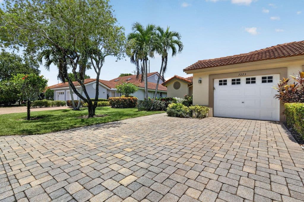 2-bedroom Condo — 7223 Summer Tree Drive