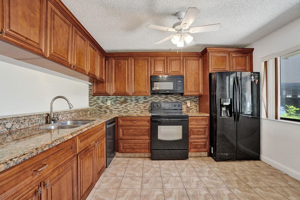 3+1 Condo — 8030 Hampton Boulevard #106
