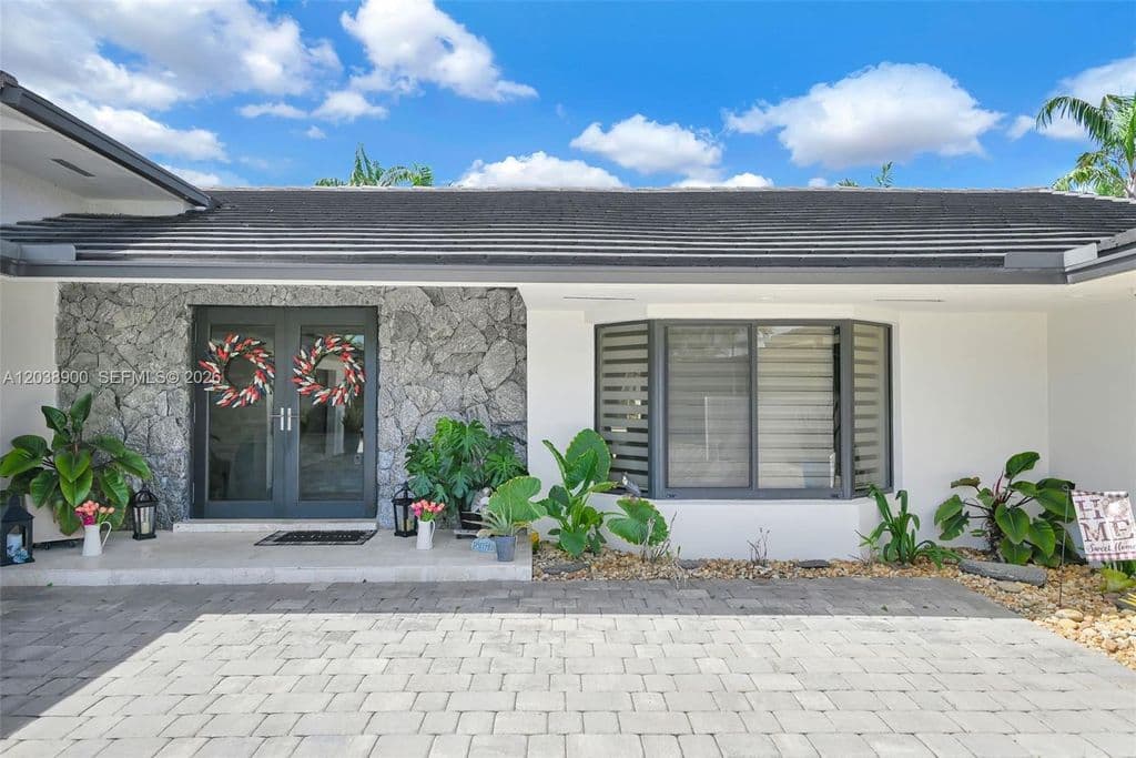 4+1 Müstakil ev — 13800 SW 38th St