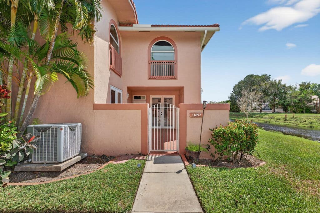 3+1 Mülk — 11892 Royal Palm Boulevard #11892