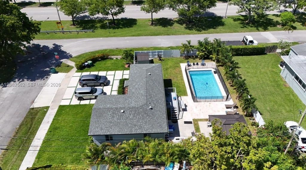 3+1 Müstakil ev — 2401 SW 83rd Ave