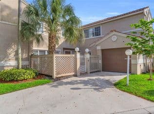 3-bedroom Townhouse — 11022 Chandler Dr, Cooper City, 33026