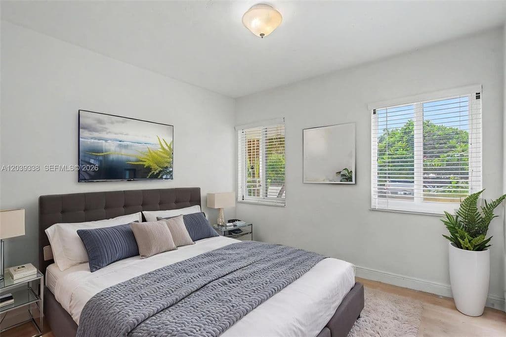 3+1 Müstakil ev — 702 Boabadilla St