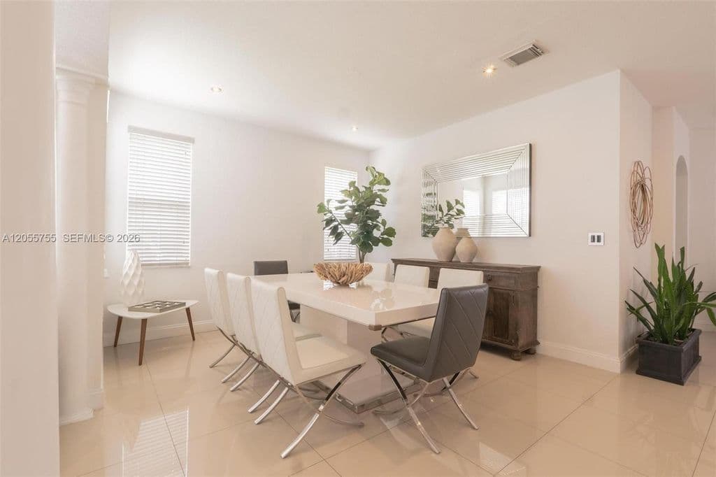 5-bedroom Property — 8526 NW 108th Ave #8526