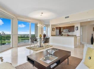 2+1 Condo — 20000 Country Club Dr APT 1102, Aventura, 33180