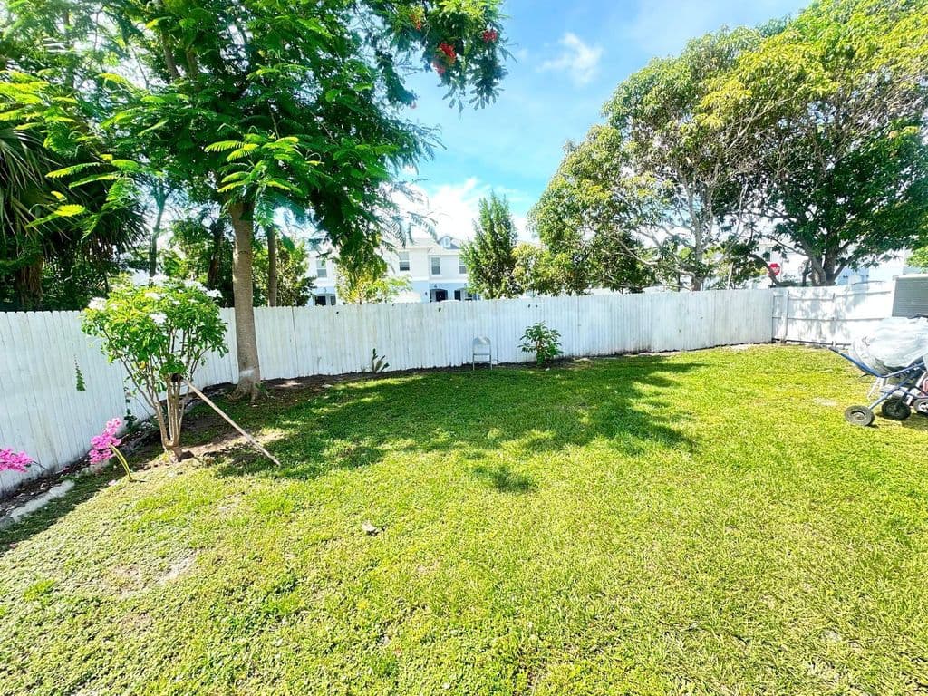 6-bedroom Single-Family Home — 3842 Patio Court