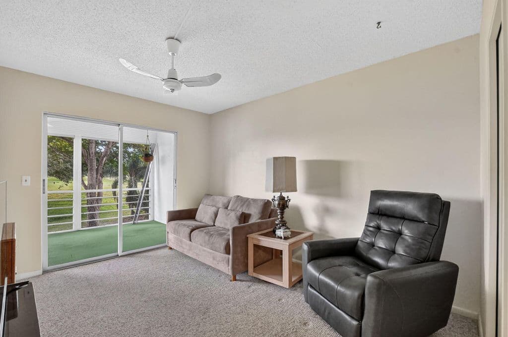 2-bedroom Condo — 2049 Ventnor O Crescent #2049