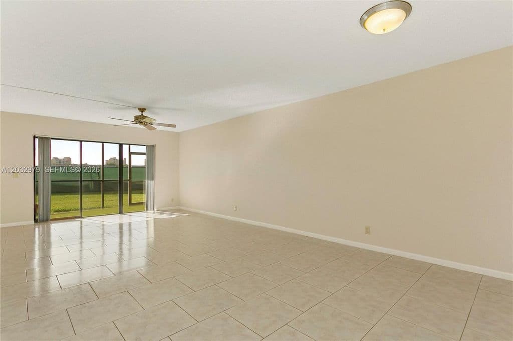 2-bedroom Condo — 300 Racquet Club Rd APT 104