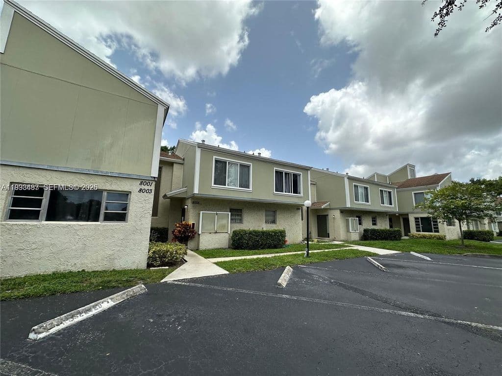 2+1 Mülk — 8005 Lagos De Campo Blvd #L-4