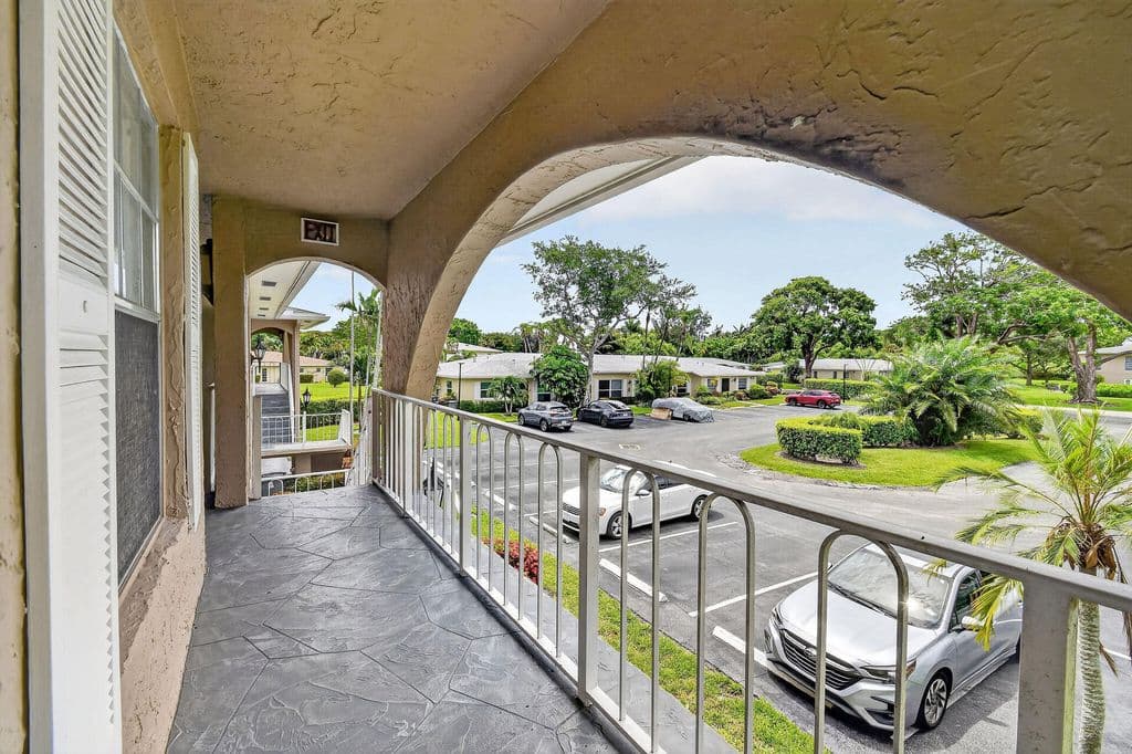 2+1 Condo — 13837 Via Flora #E