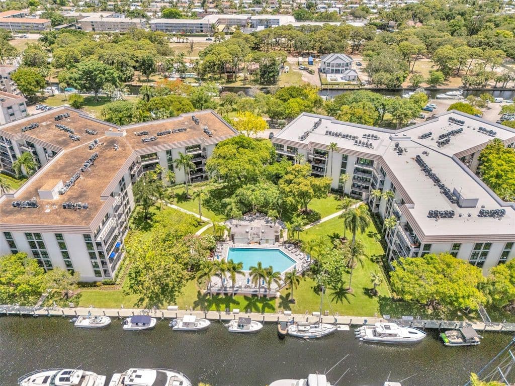 2+1 Condo — 900 River Reach Drive #518