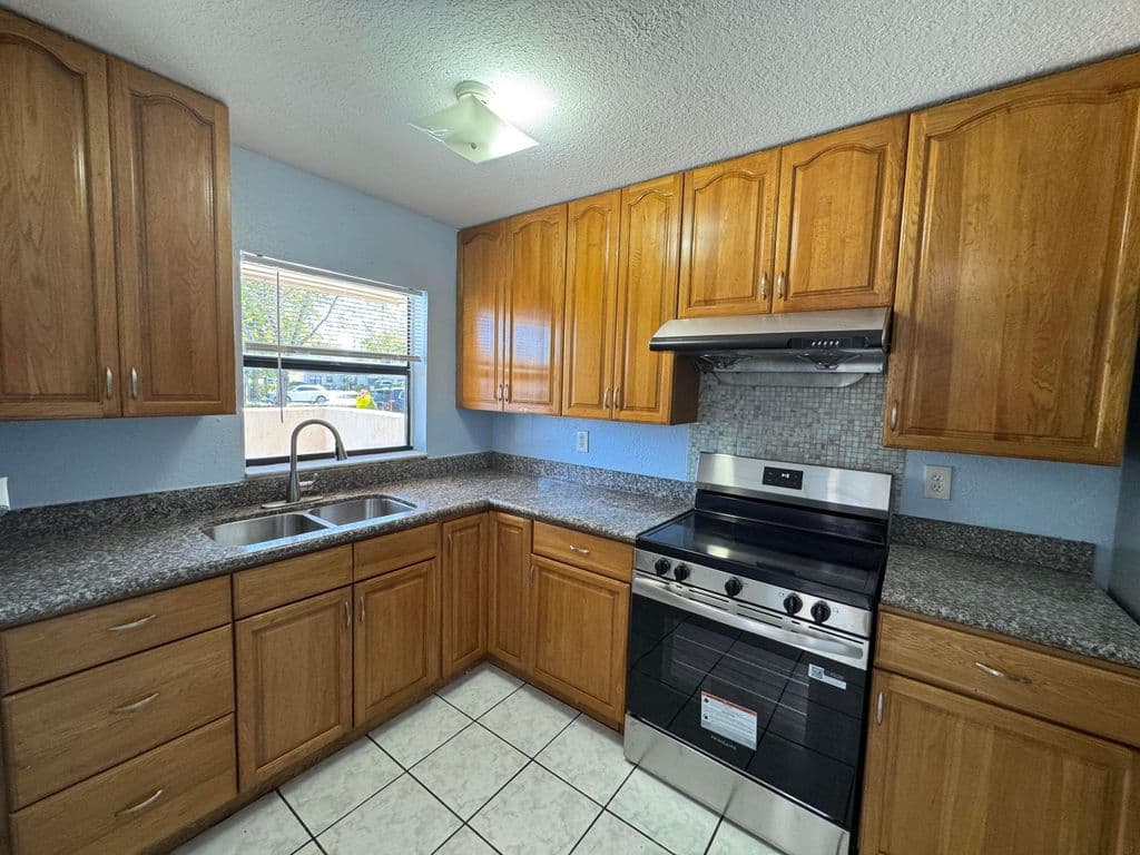 3+1 Mülk — 10987 Royal Palm Boulevard #9