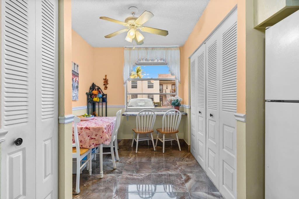 2-bedroom Condo — 10 Willowbrook Lane #108