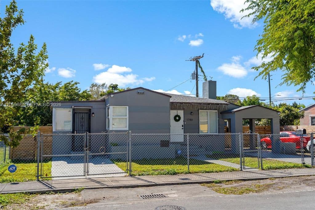 3+1 Müstakil ev — 1780 NW 49th St