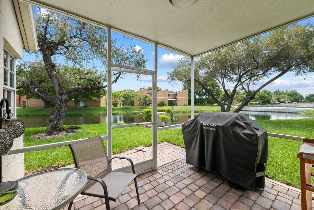 3+1 Mülk — 8211 NW 70th Street