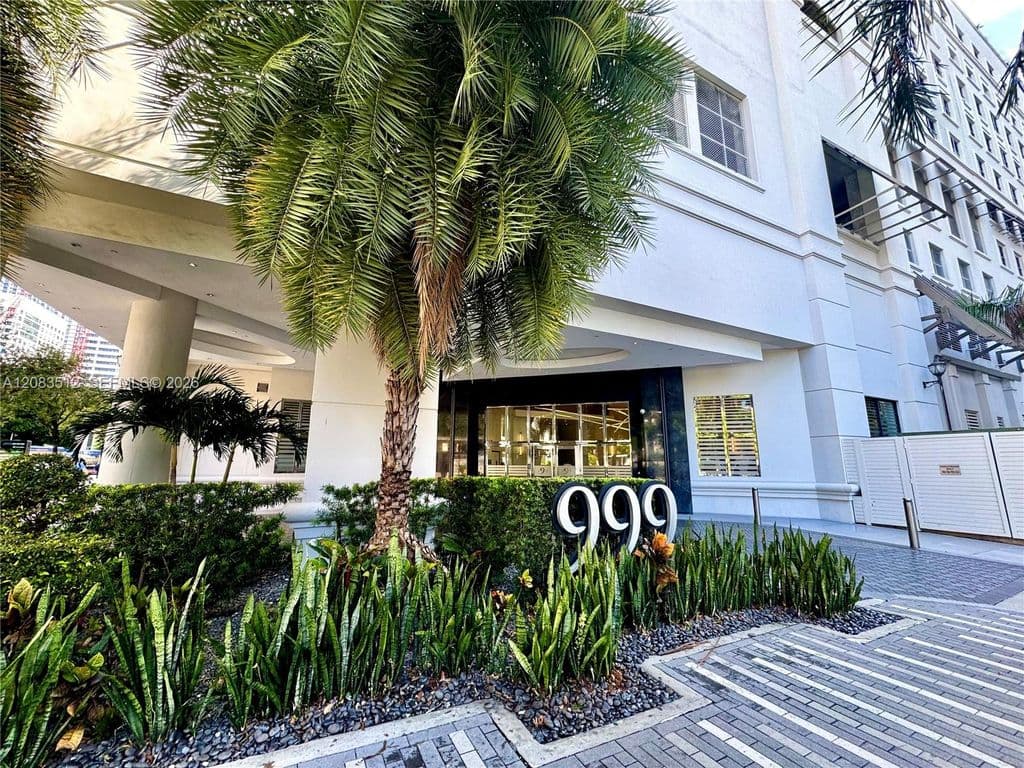 1-bedroom Condo — 999 SW 1st Ave APT 2303