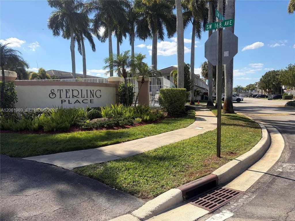 3+1 Mülk — 16836 SW 1st Pl