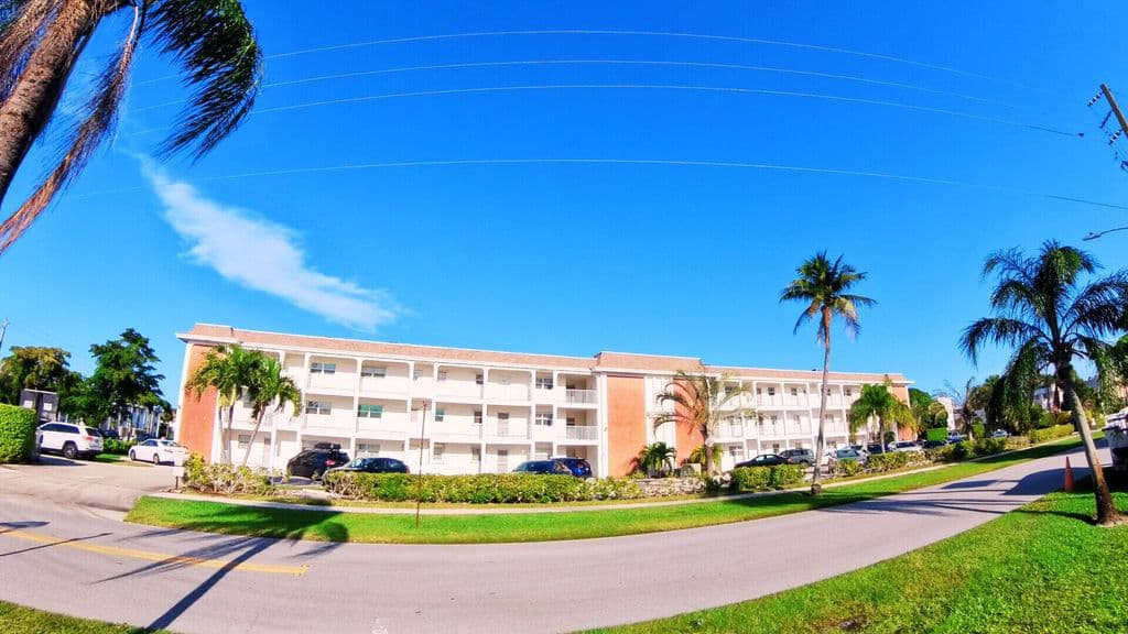 2+1 Condo — 236 Castlewood Drive #202