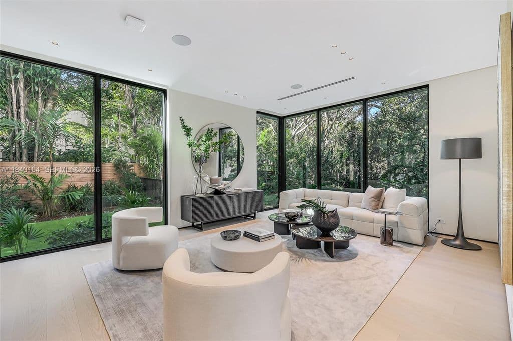 7-bedroom Single-Family Home — 3860 Little Ave