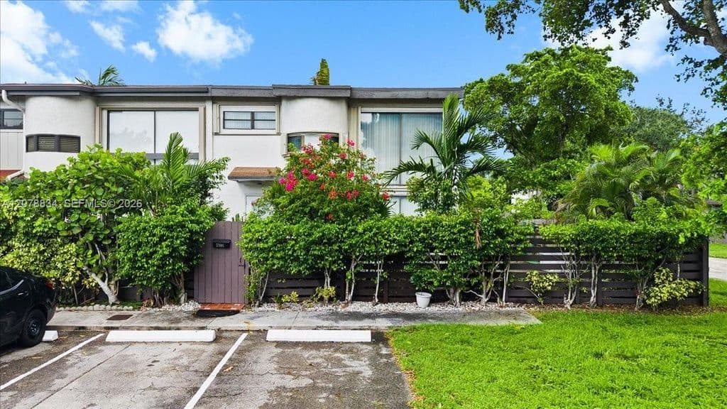 2+1 Mülk — 7100 SW 112th Ave