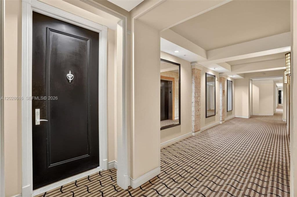 1-bedroom Condo — 801 Brickell Key Blvd APT 906