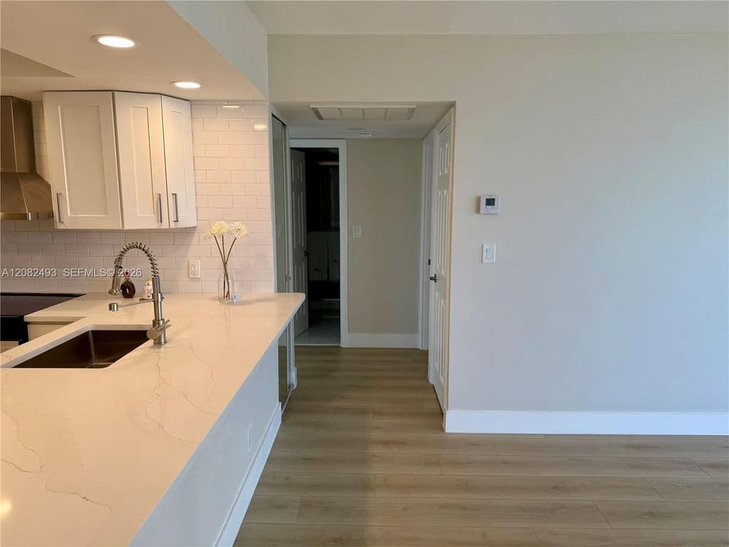 2-bedroom Condo — 20335 N Country Club Dr APT 1203