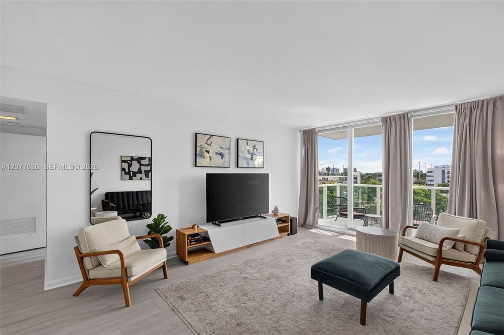 1-bedroom Condo — 1000 West Ave APT 509