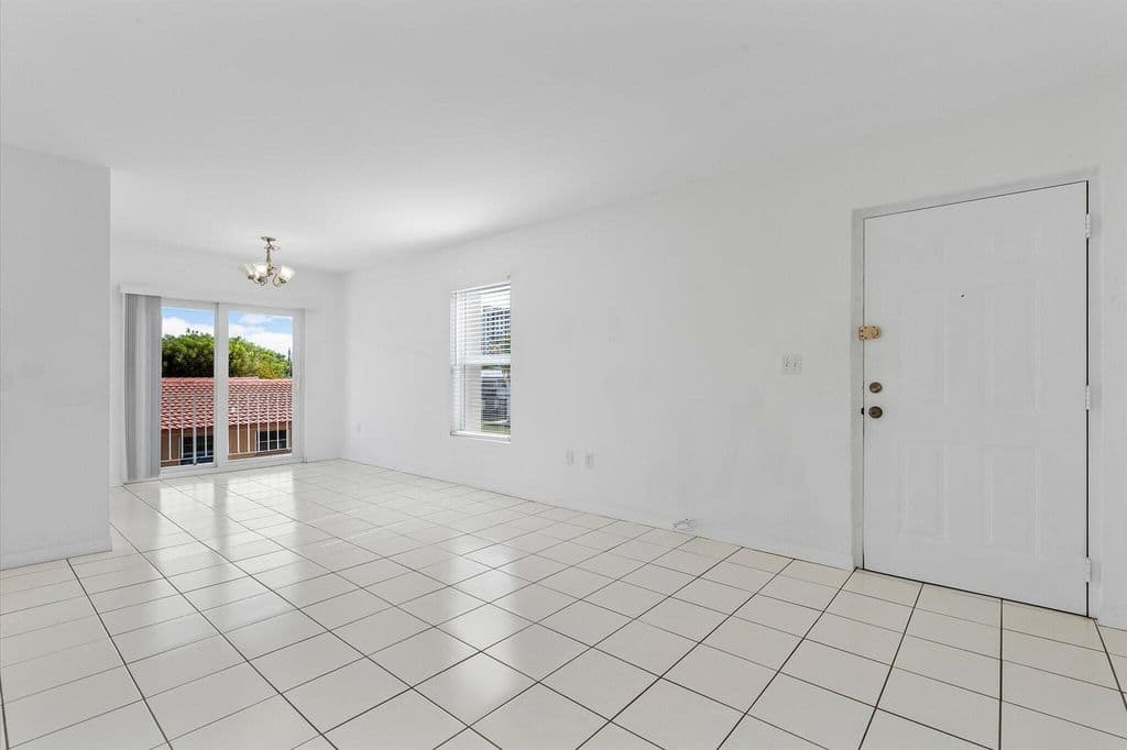 2-bedroom Condo — 2138 SW 6th Street #301