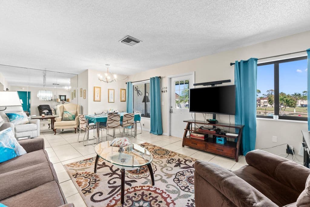 2+1 Condo — 3589 La Aires Court #A-2
