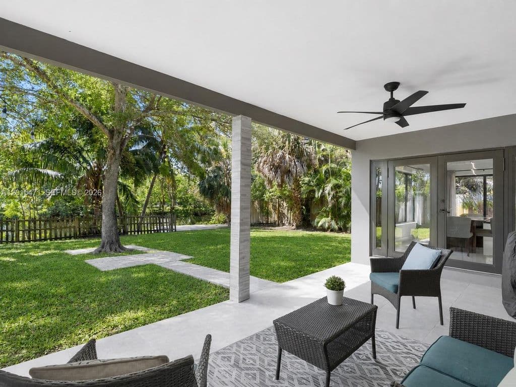 4-bedroom Single-Family Home — 400 NW 30th Ct