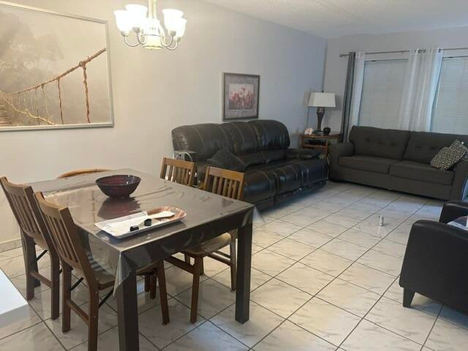 1-bedroom Condo — 4411 NW 16th Street #F109