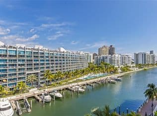 2+1 Condo — 3001 NE 185th St APT 707, Aventura, 33180