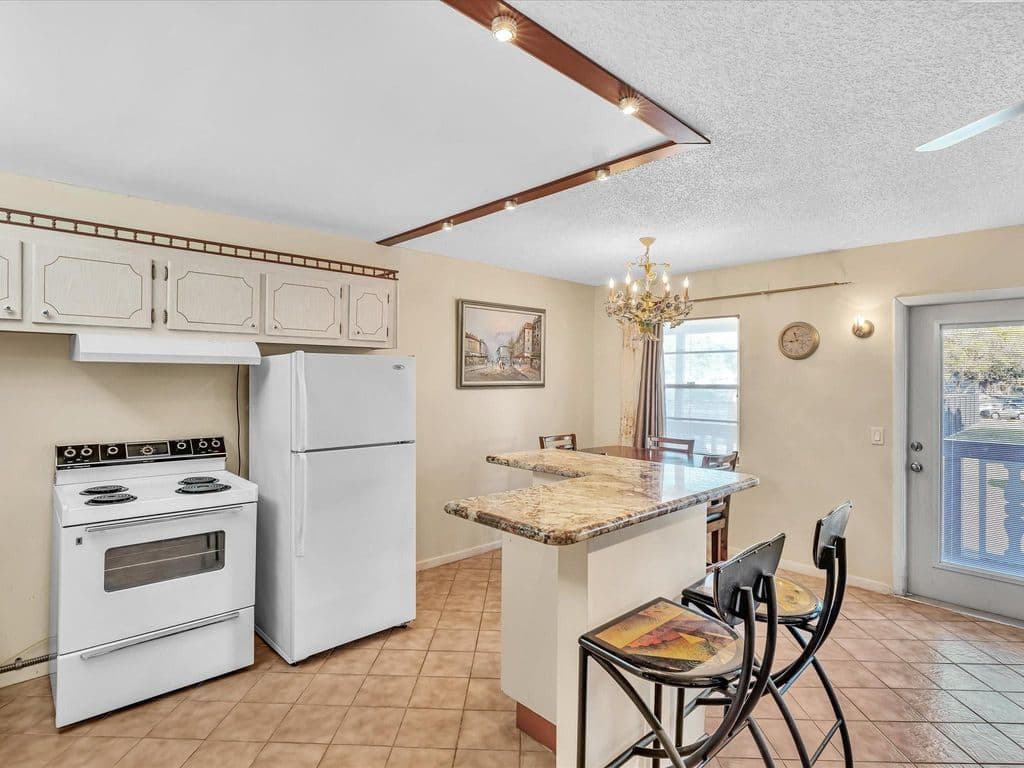 2-bedroom Condo — 238 Ventnor Q #238