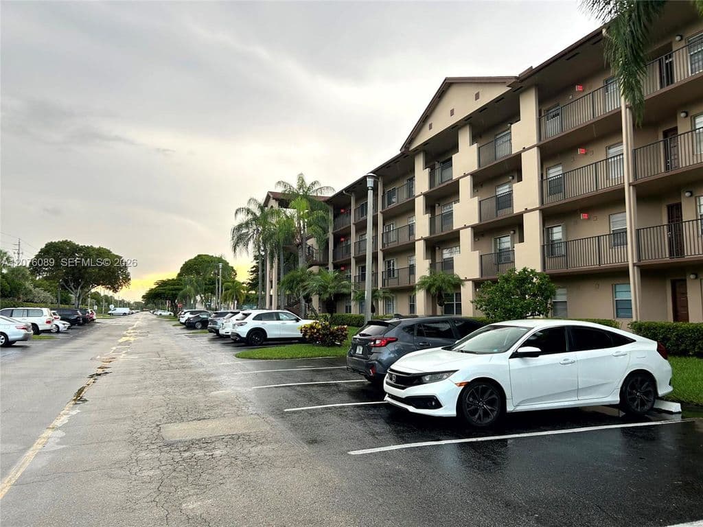 2-bedroom Condo — 13105 SW 16th Ct APT 105L