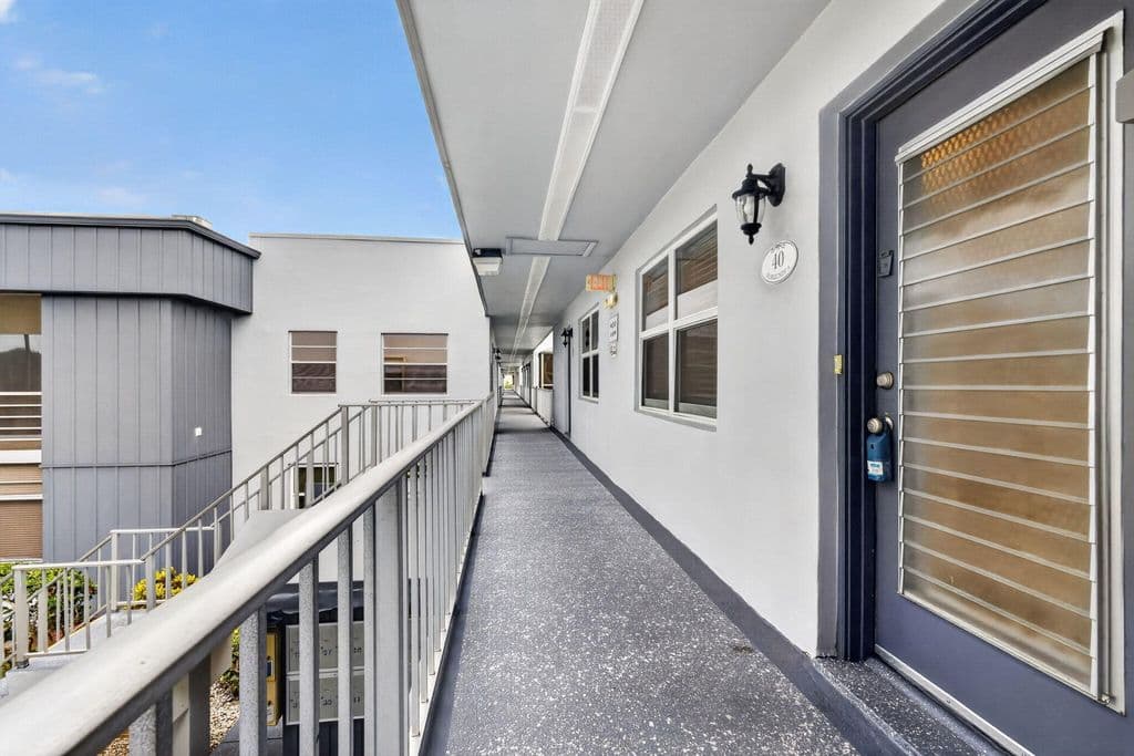 2+1 Condo — 40 Burgundy A