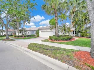 3-bedroom Single-Family Home — 2553 Bay Pointe Dr, Fort Lauderdale, 33327