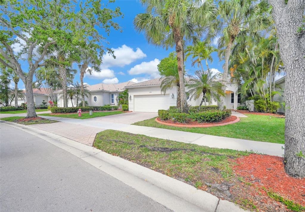 3-bedroom Single-Family Home — 2553 Bay Pointe Dr