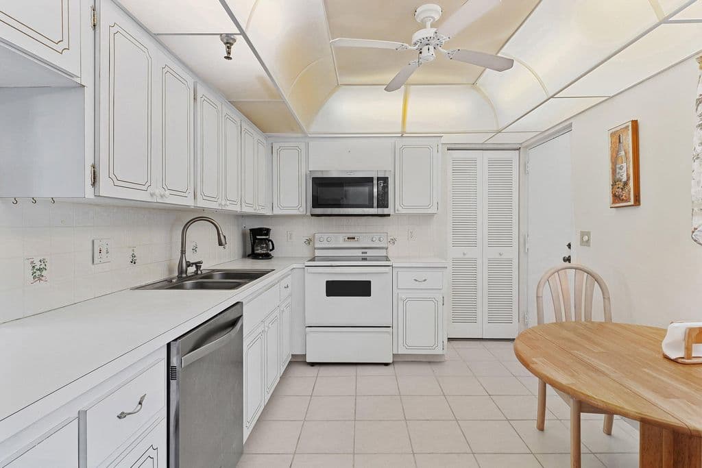 2-bedroom Condo — 6400 NW 2ND Avenue #321