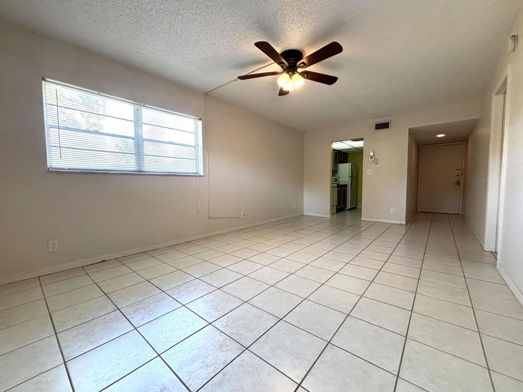 1+1 Condo — 4139 NW 88th Avenue #104