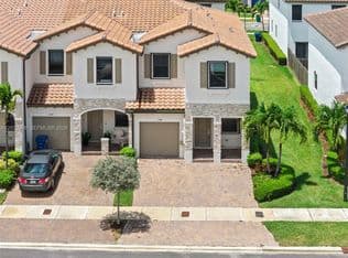 4+1 Townhouse — 11945 SW 245th Ter, Homestead, 33032