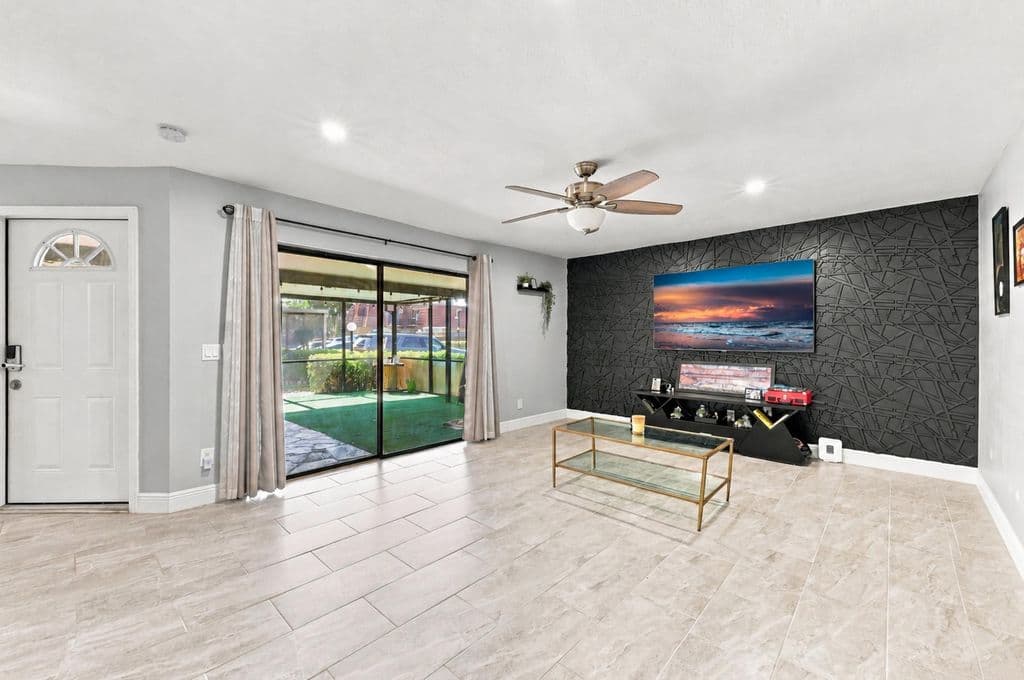 2-bedroom Property — 4165 Turnberry Circle #24