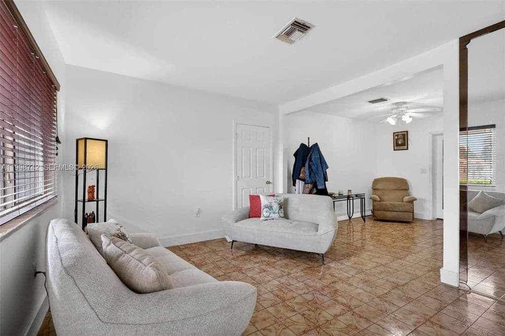 5-bedroom Single-Family Home — 733 W 33rd St