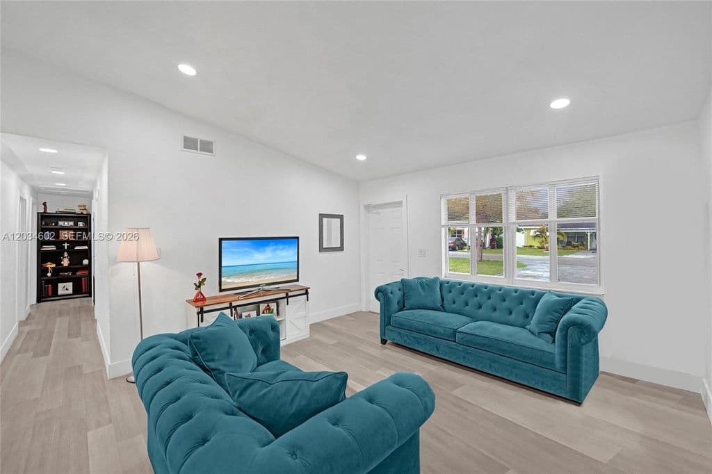 3+1 Müstakil ev — 3413 SW 12th Ct