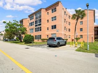 2+1 Condo — 2861 Somerset Dr APT 301, Lauderdale Lakes, 33311