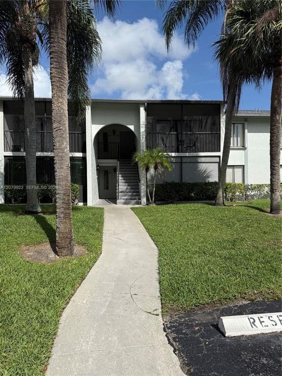 3-bedroom Condo — 1014 Green Pine Blvd APT H1