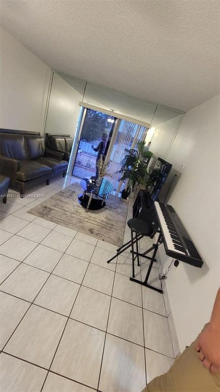 2+1 Condo — 6820 W Flagler St APT 207