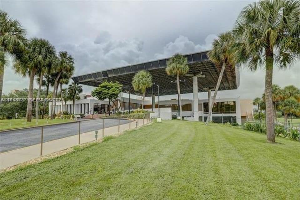 2+1 Condo — 3771 Environ Blvd APT 253