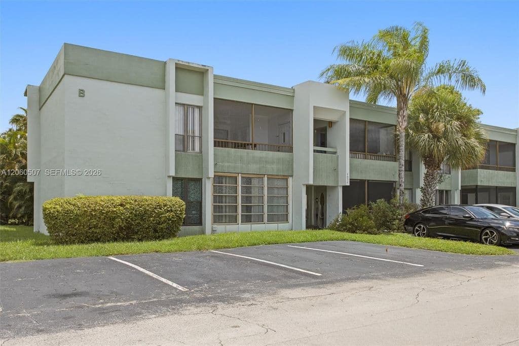 2+1 Condo — 4054 N Pine Island Rd #B2