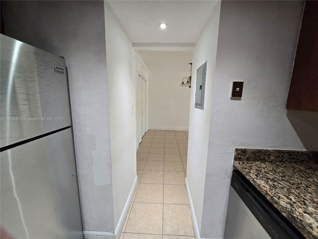 1-bedroom Condo — 6940 Miami Gardens Dr APT 1-319